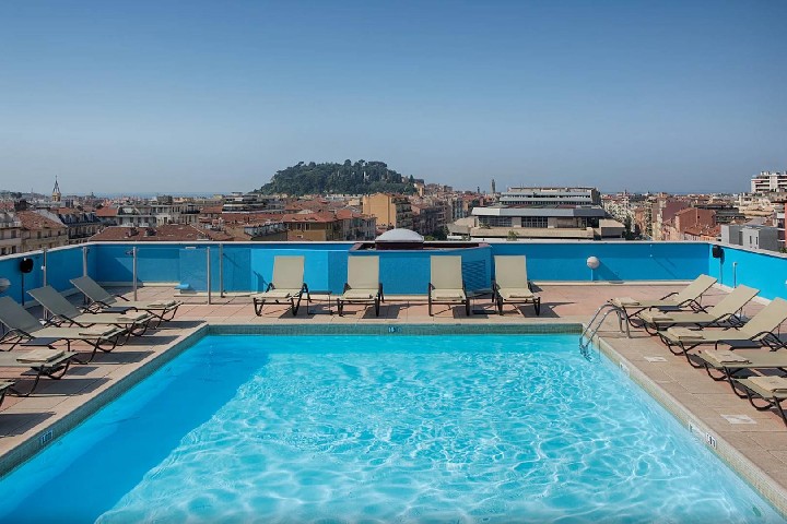 Hotel s bazénem