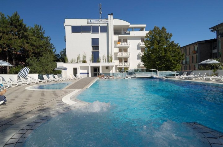 Hotel medencével