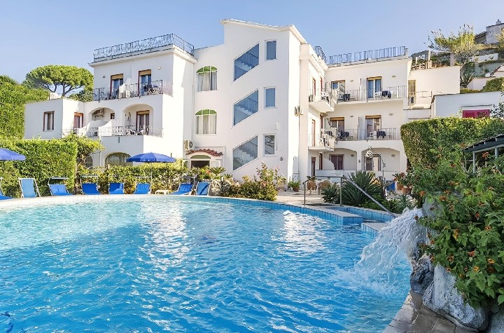 Hotel s bazénem