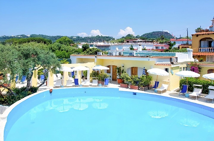Hotel s bazénem