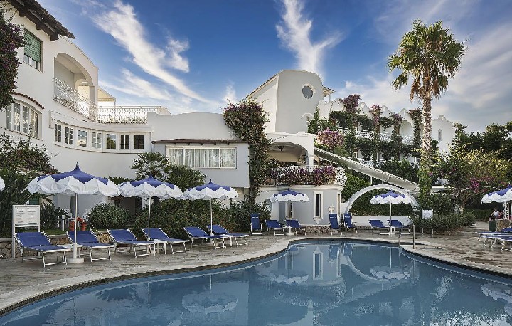 Hotel s bazénem