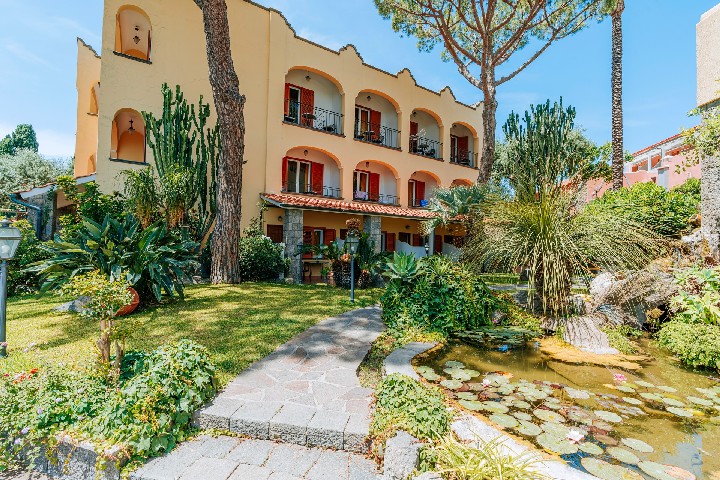 Hotel a zahrada