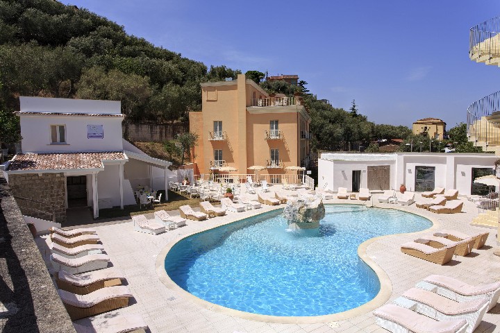 Hotel s bazénem