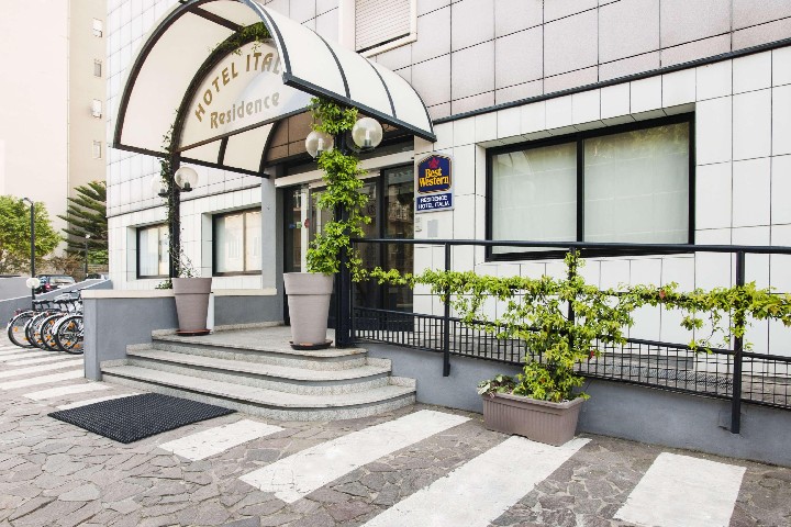 Příchod do hotelu