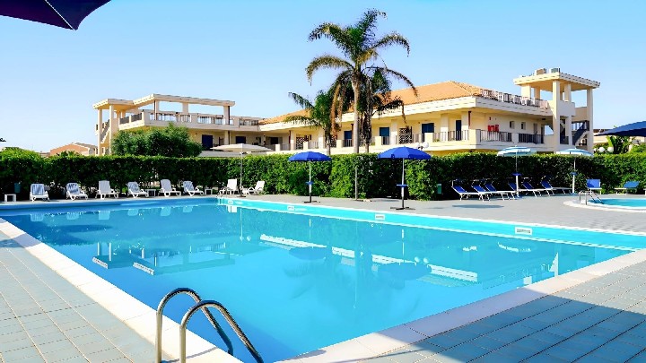 Hotel s bazénom
