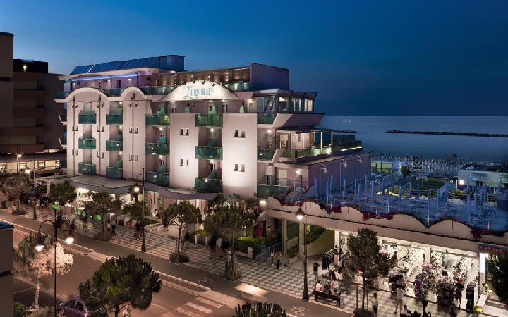 Hotel LUNGOMARE wakacje