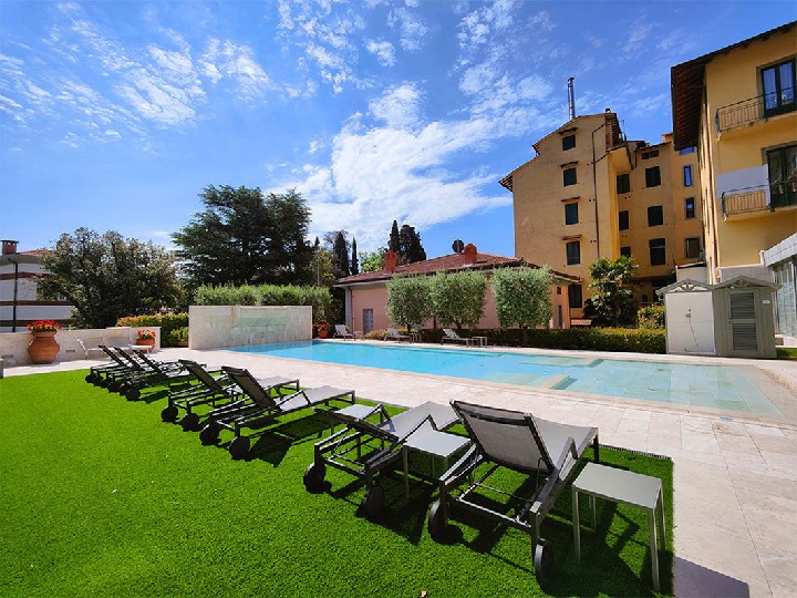 Hotel s bazénem