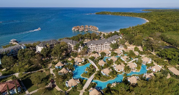 Hotel s bazénem