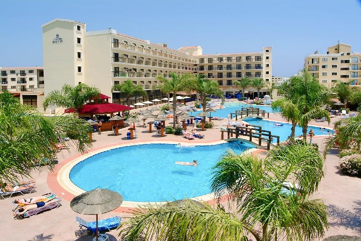 Hotel s bazénom
