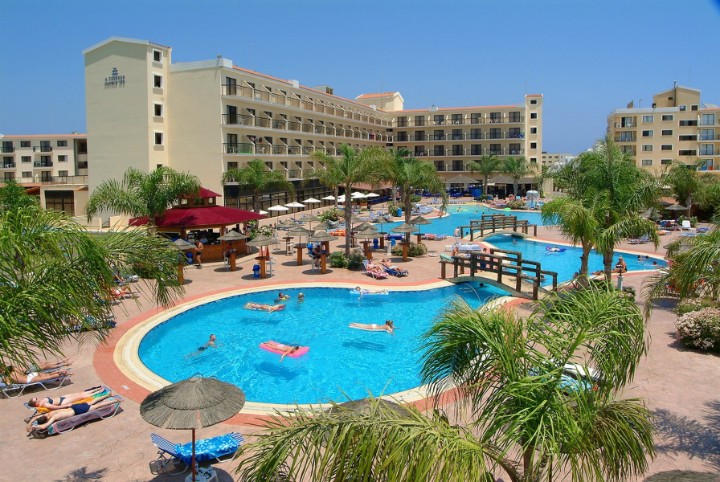 Hotel s bazénem