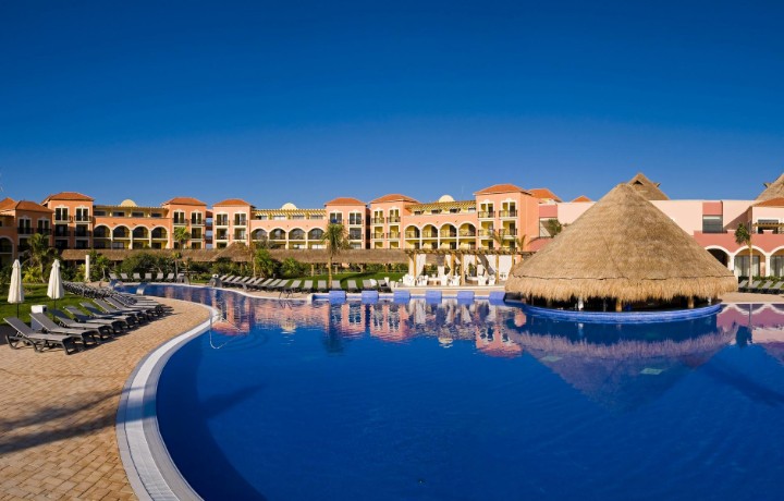 Hotel s bazénem