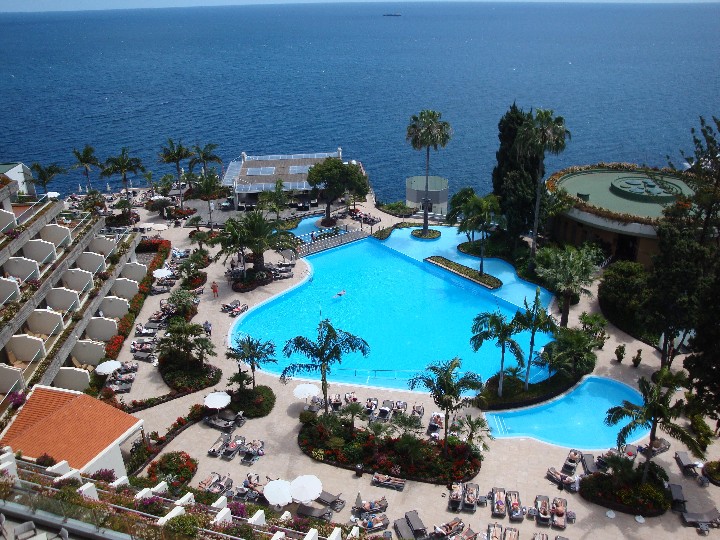 Pohled z hlavní budovy