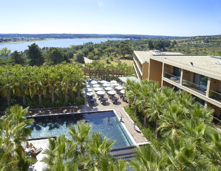Hotel s bazénem