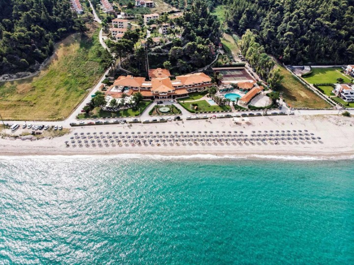 Hotel a pláž