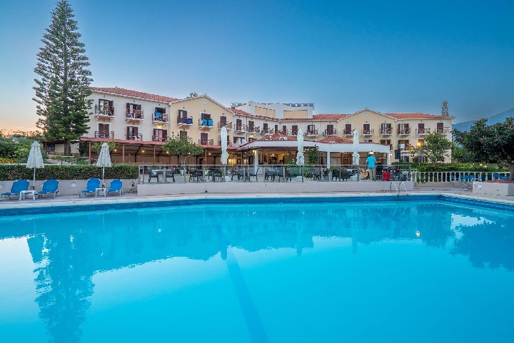 Hotel medencével