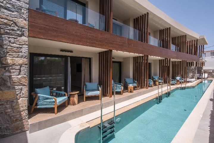 Hotel - pokoje se sdíleným bazénem