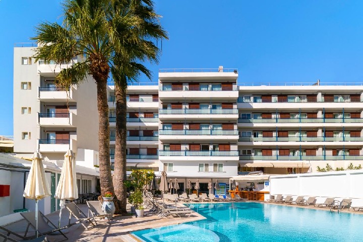 Hotel s bazénem