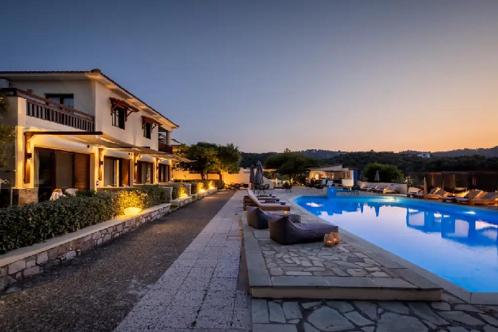 Hotel s bazénem