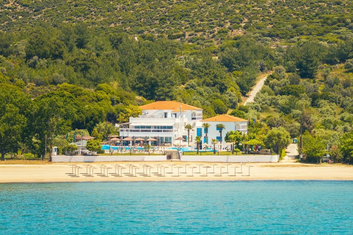 Hotel a pláž