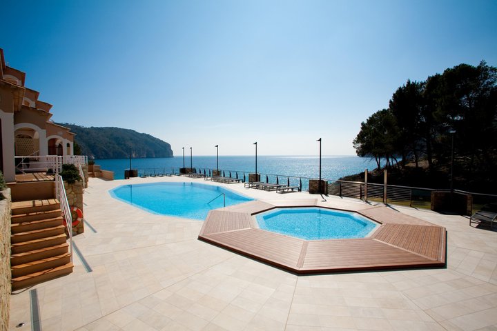 Bahia Camp De Mar Suites Cabau Aparthotel - panlsko | CK FISCHER