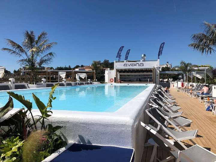 Hotel s bazénem 