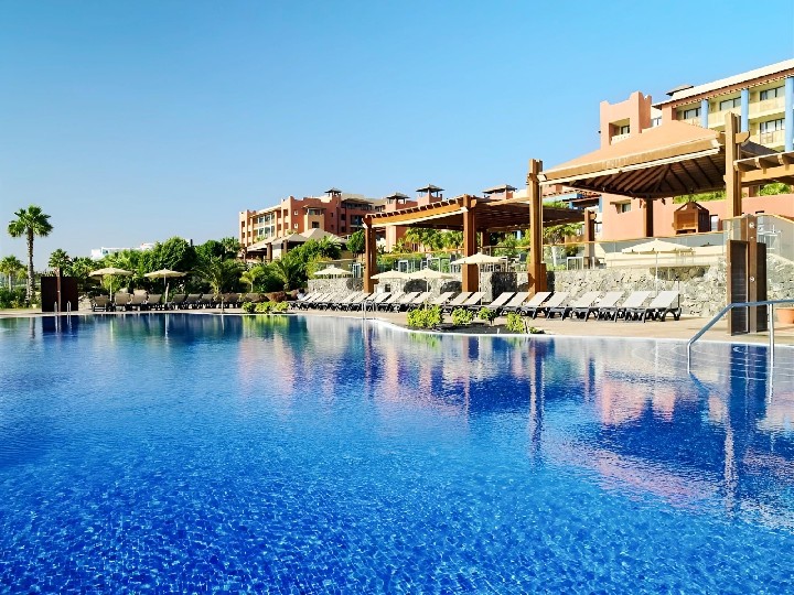 Hotel s bazénem