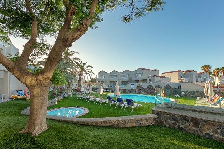 Pool area
