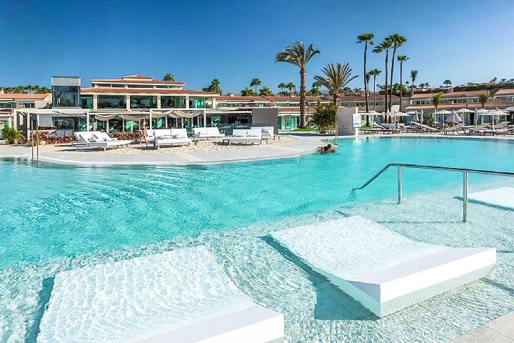 Hotel s bazénem