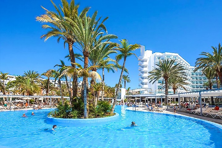 Hotel s bazénem