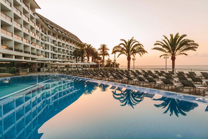 Hotel s bazénem
