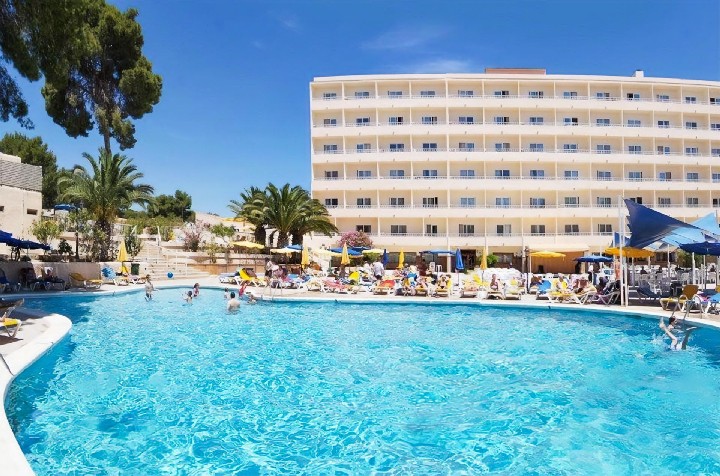Hotel s bazénem