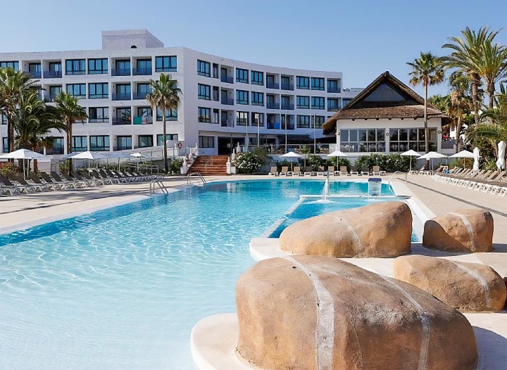 Hotel s bazénem