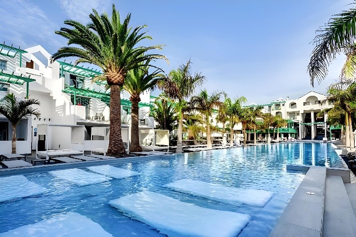 Hotel s bazénem