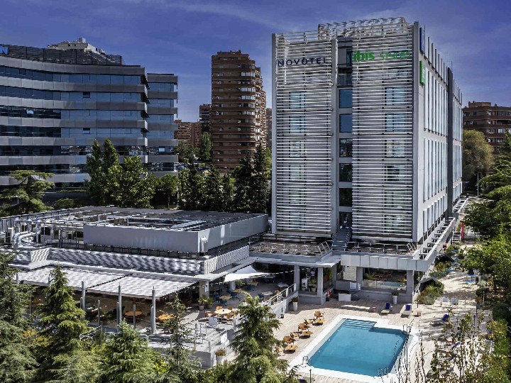 Hotel s bazénem 