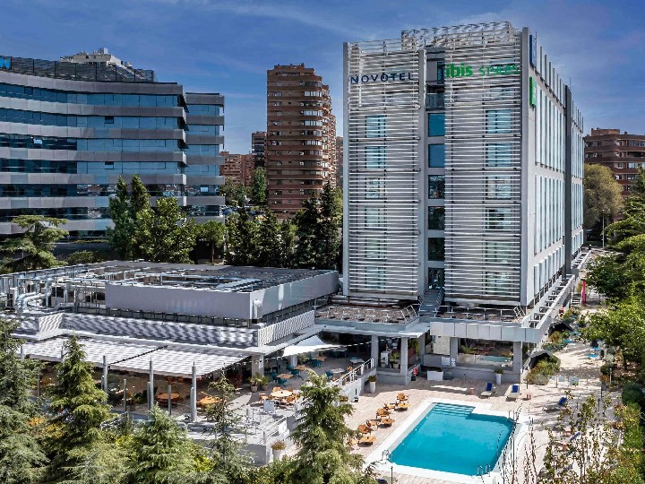Hotel s bazénem