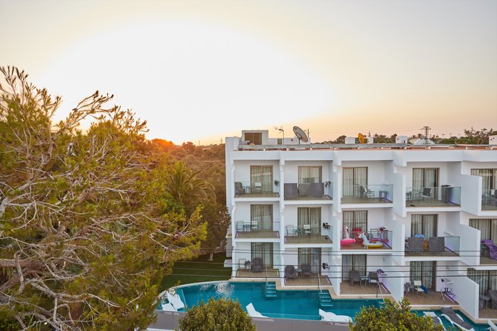 Hotel s bazénem