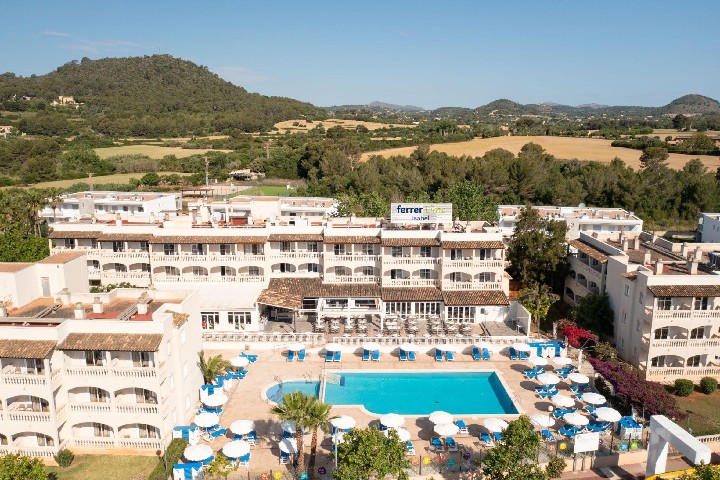 Hotel s bazénem