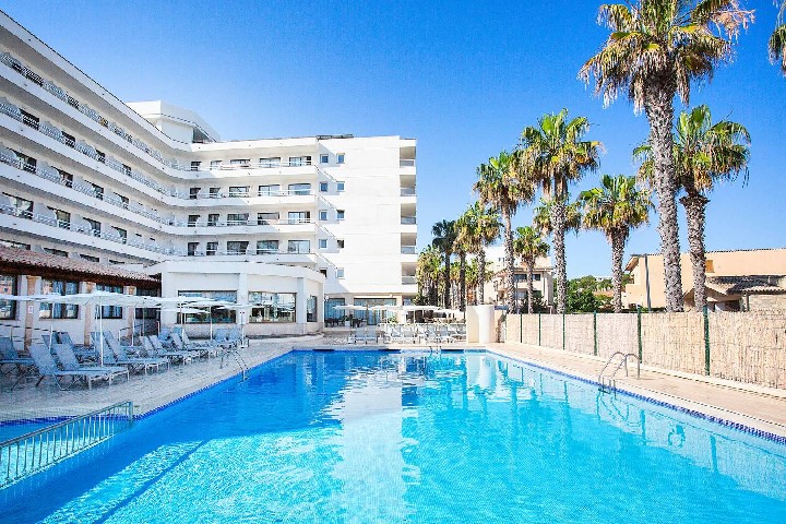 Hotel s bazénem