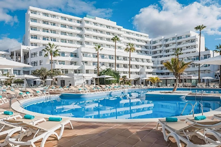 Hotel s bazénem
