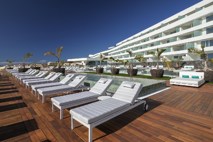 Hotel s bazénem 