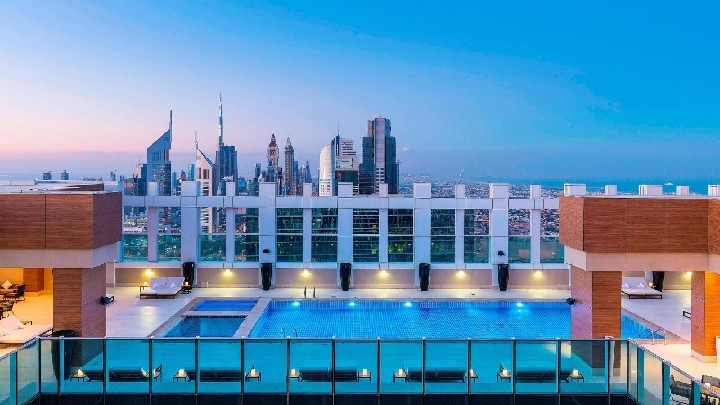 swimming pool