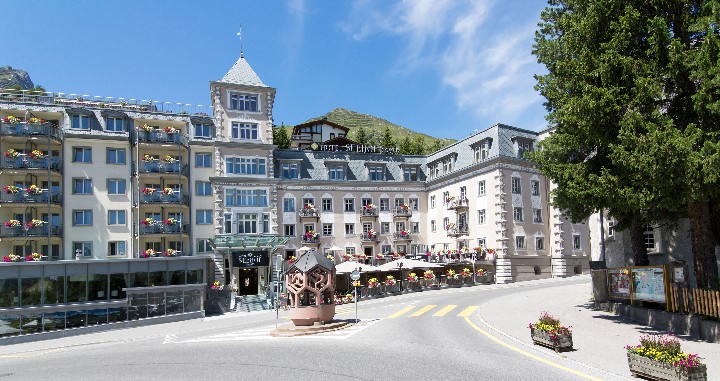 Hotel v létě 