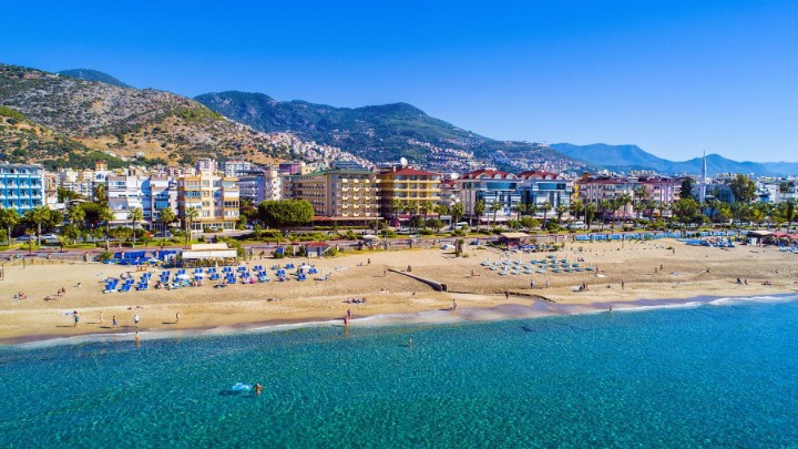 Najkrajšie pláže v Alanyi: Ktorú si vybrať na relax 2025?