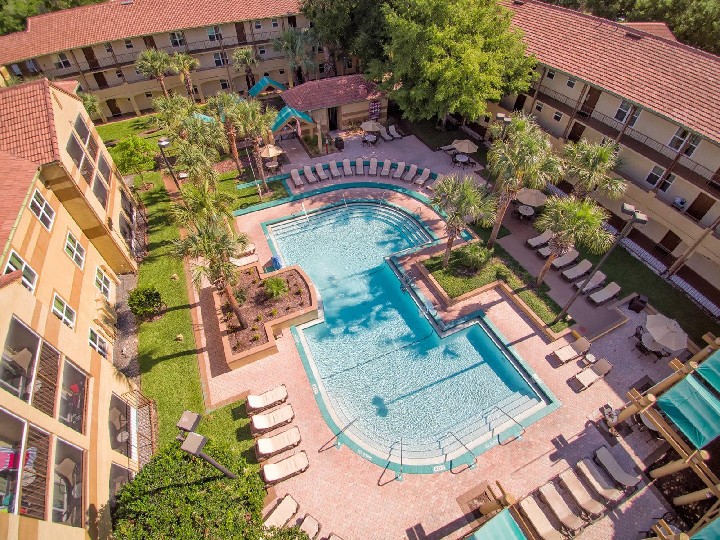 Hotel s bazénem