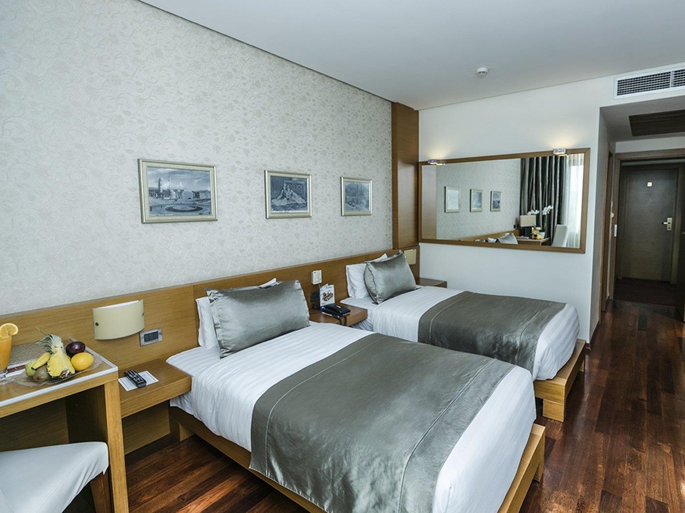 Tirana International Hotel and Conference Centre 8