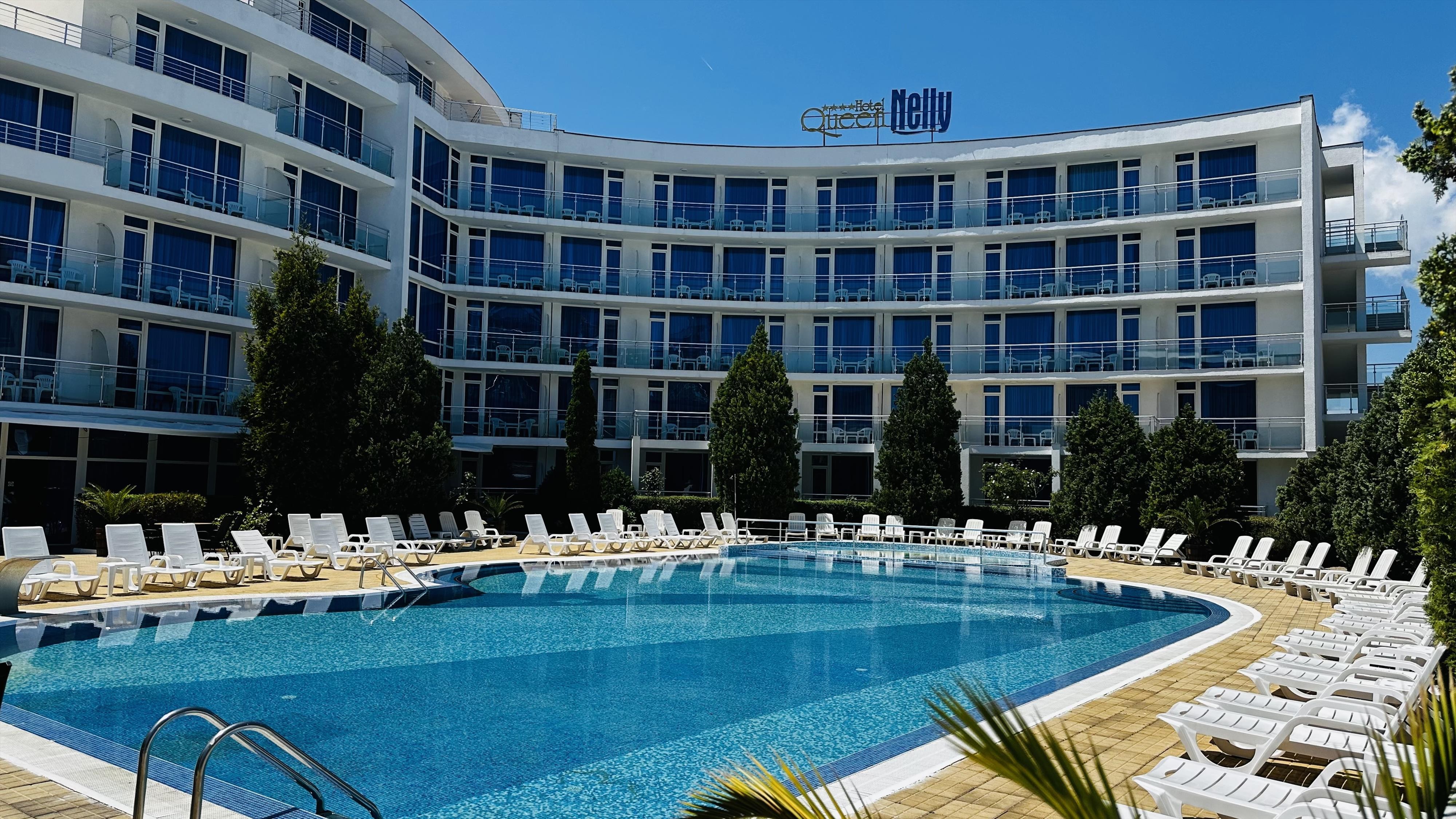 Queen Nelly Hotel 24