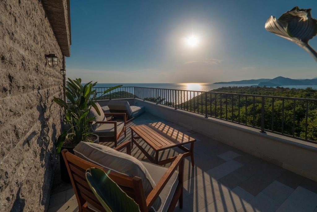 VIVID BLUE SERENITY RESORT 6