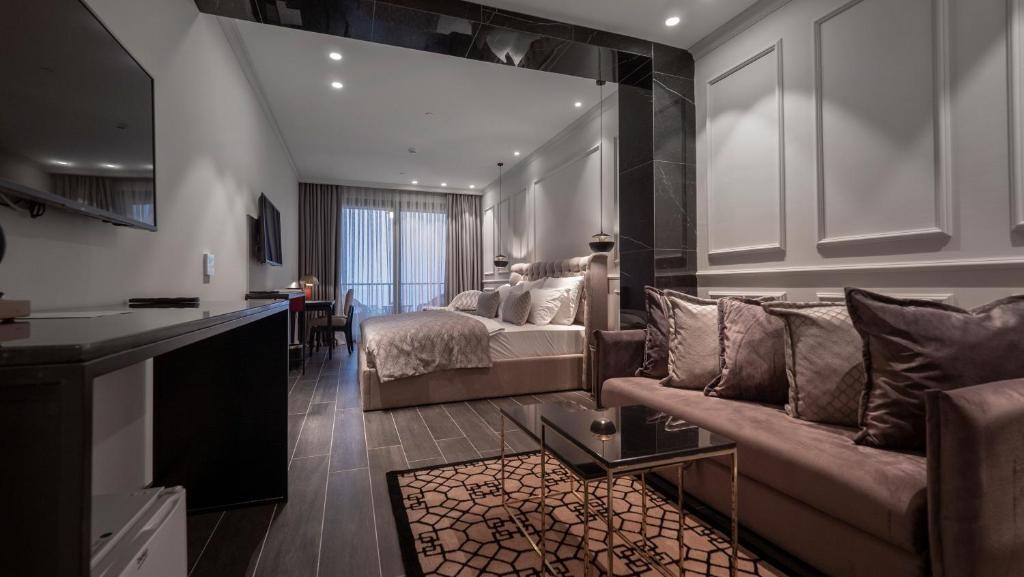 VIVID BLUE SERENITY RESORT 7