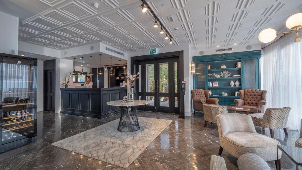 VIVID BLUE SERENITY RESORT 8