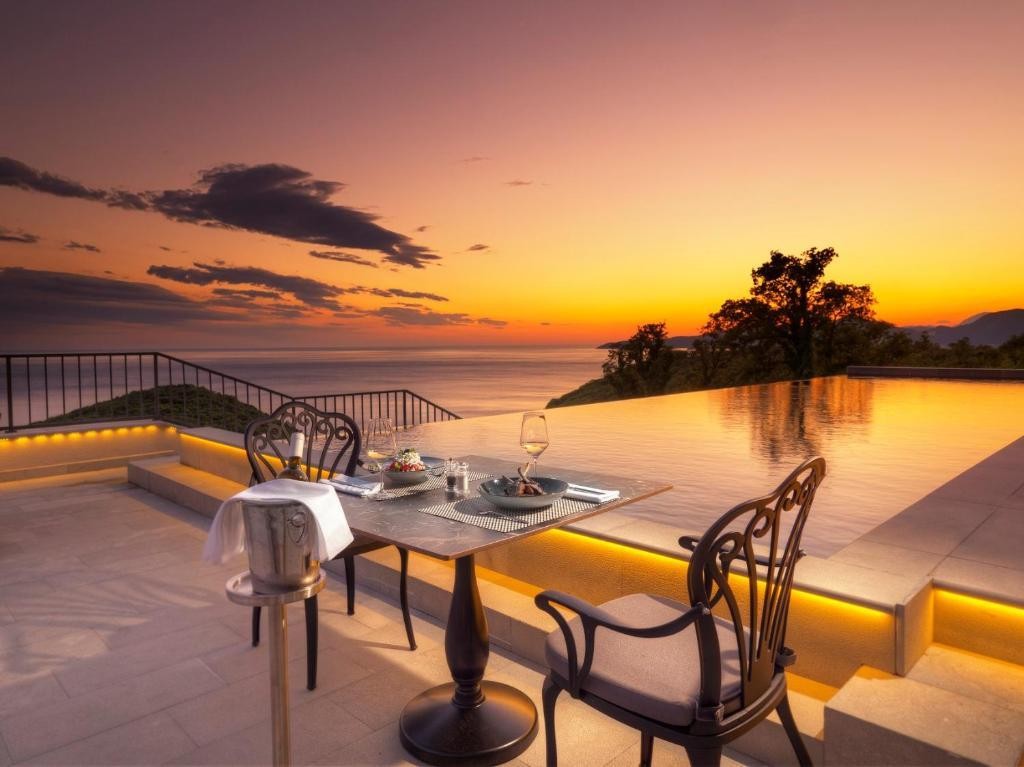 VIVID BLUE SERENITY RESORT 10